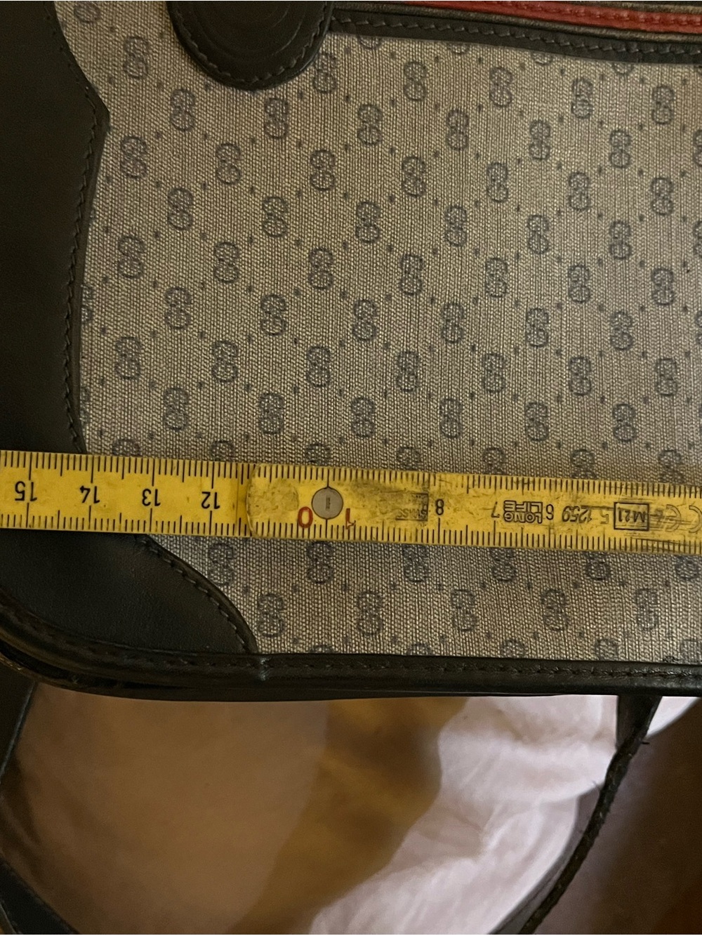 Gucci vintage crossbody bag Beige and Black with Red-Accent Stripe - Picture 8 of 12
